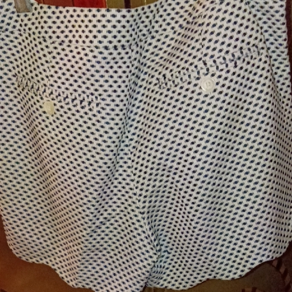 Saint Tropez West White Shorts with Black/Gray Polka Dot Scalloped Hem - Picture 5 of 6